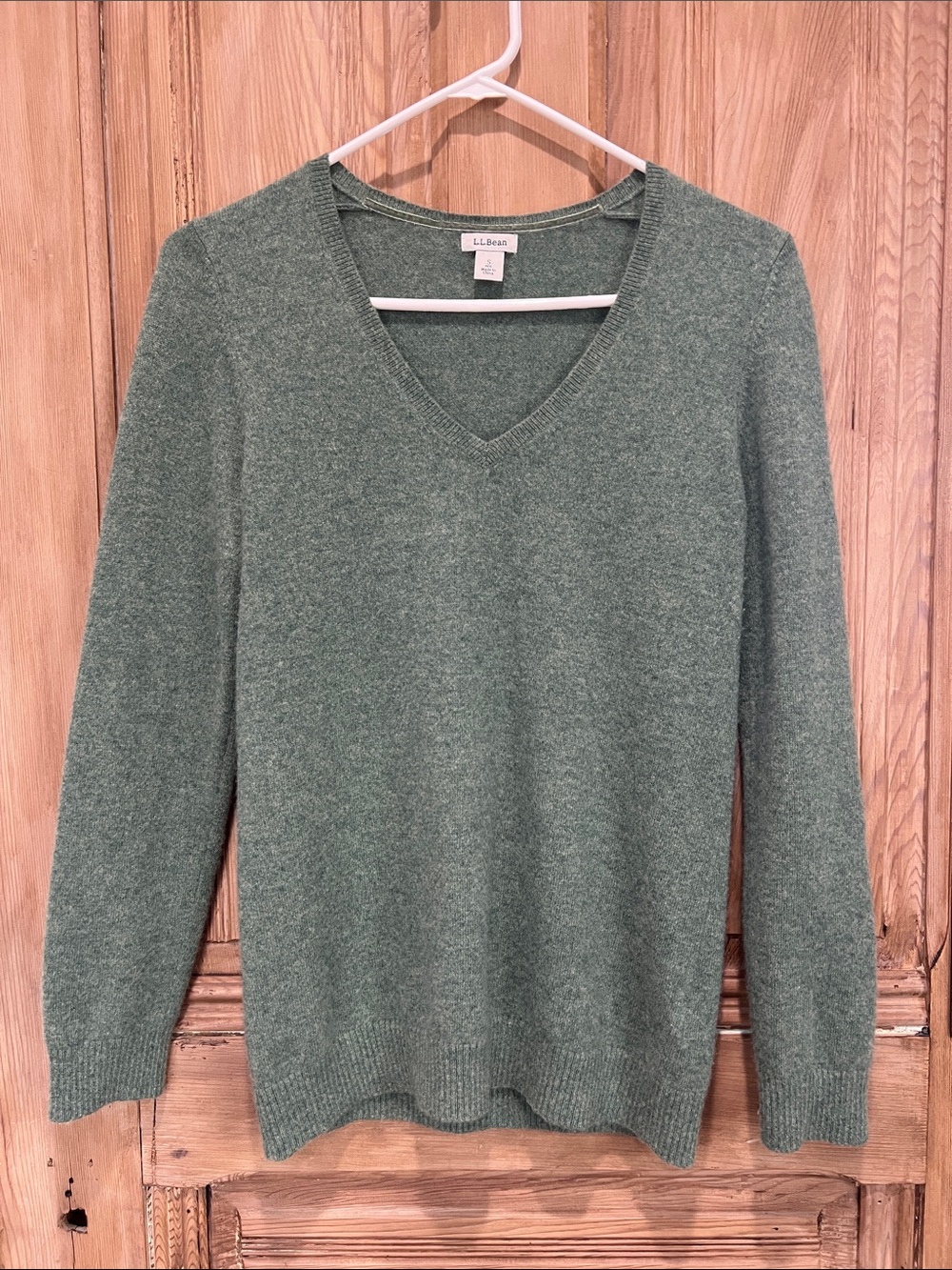 L.L. Bean Women's V-Neck Cashmere Sweater in Heathered Sage Green